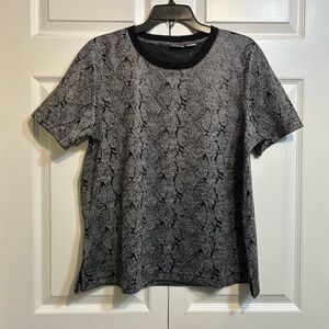 NWT Chico’s Size 2 US Size L Snake Print Jacquard Tee Top Black Short Sleeve